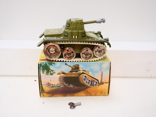 Gama 705 panzer mit uhrwerk - gama,